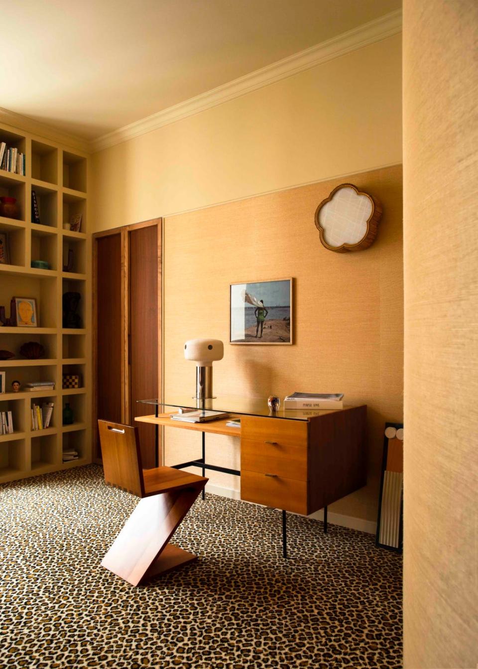 Paris apartment by Batiik Studio