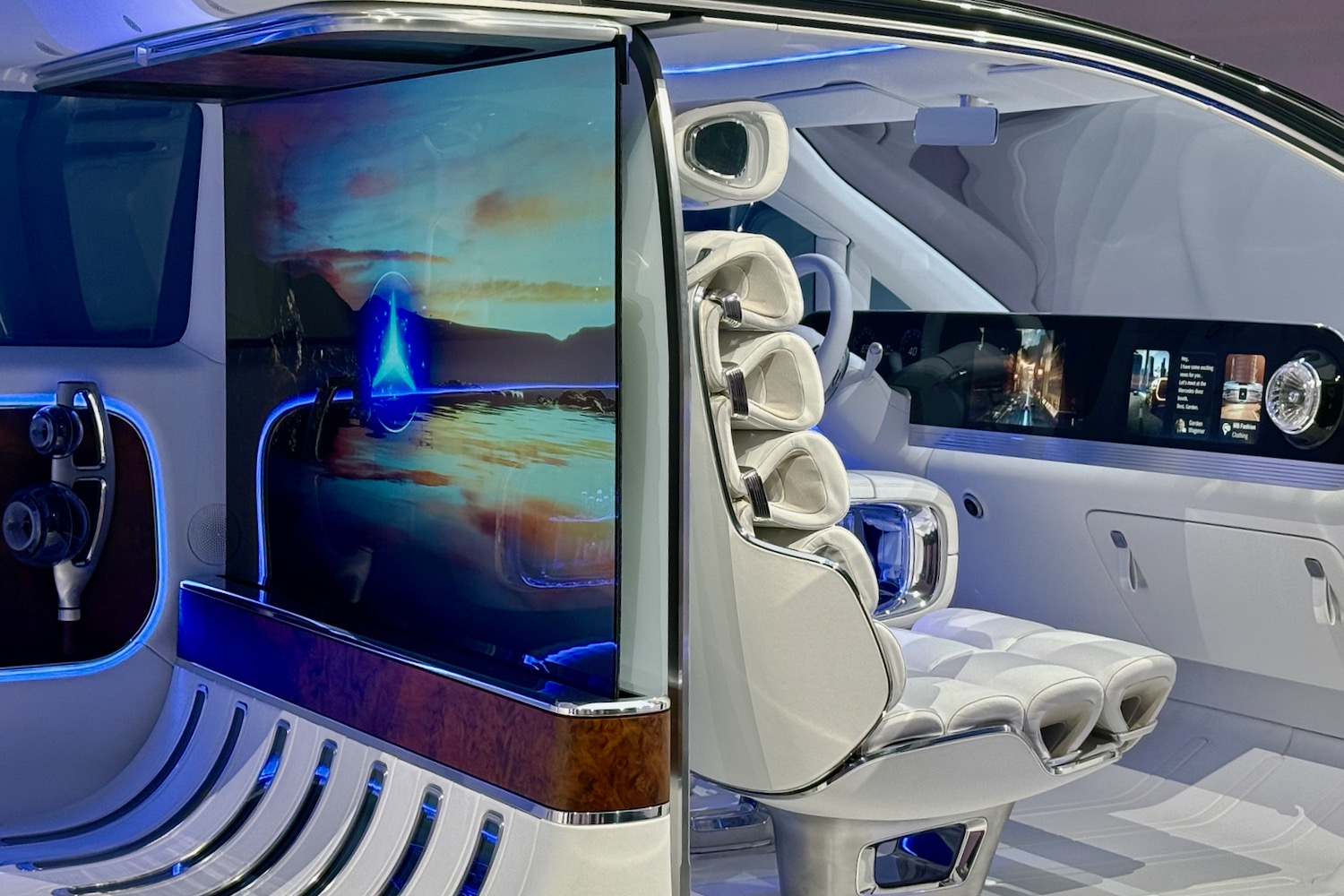 Revolving screen that separates the front and rear seats in the Mercedes-Benz Vision V concept.
