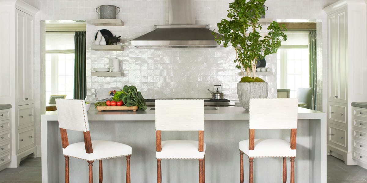Are white kitchens out of style in 2025?
