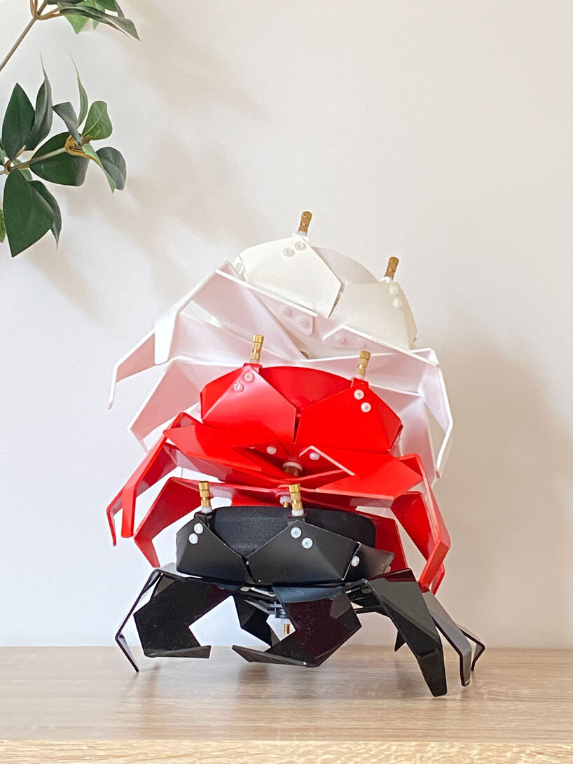 Meet Kogani, a small crab in the origami style, the compact speaker envelops