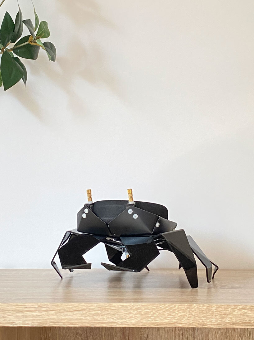 Meet Kogani, a small crab in the origami style, the compact speaker envelops