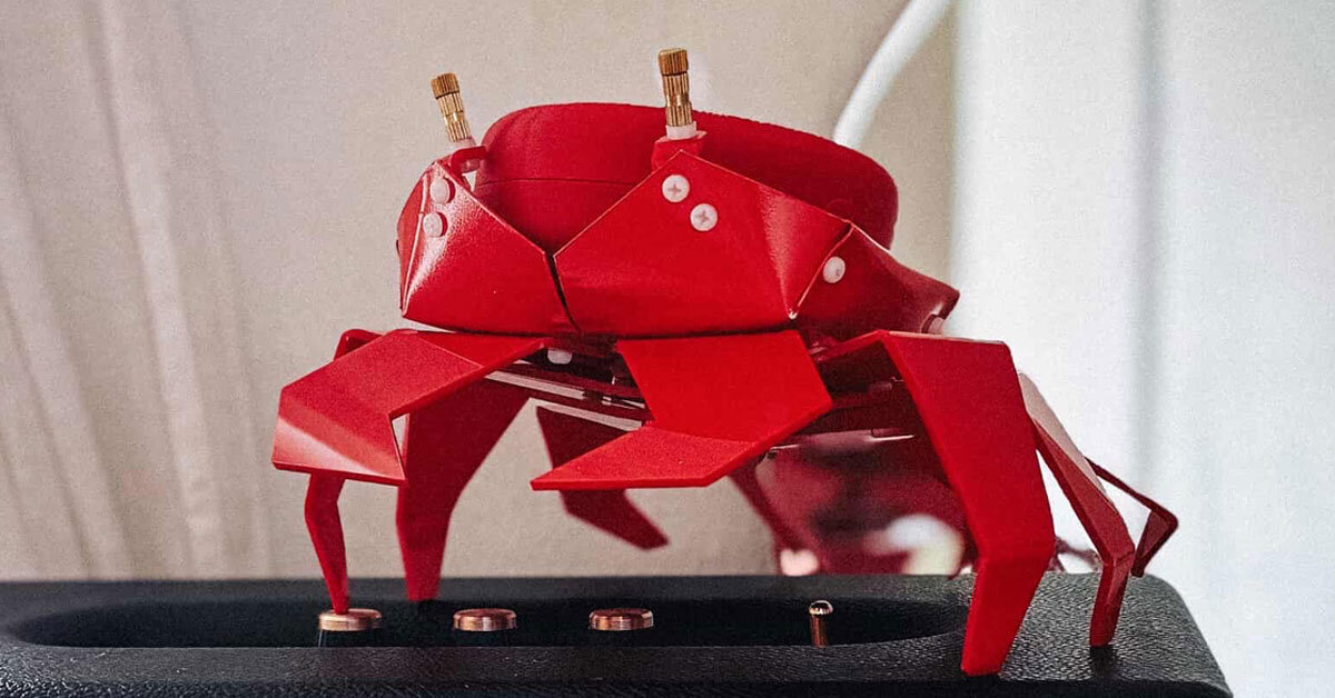 Meet Kogani, a small crab in the origami style, the compact speaker envelops