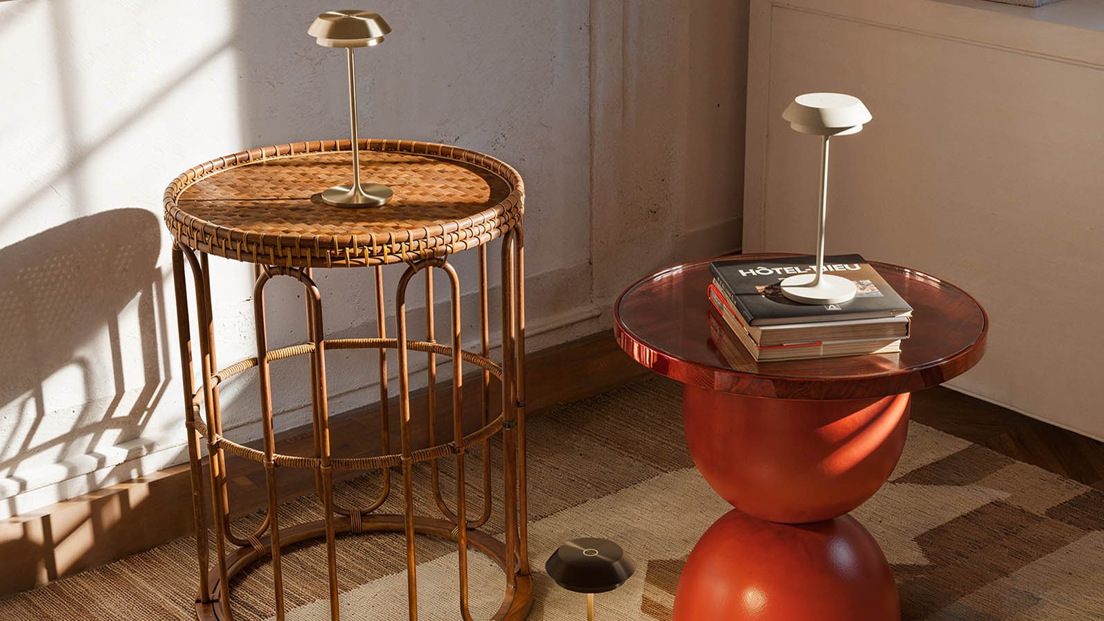 Lutris Monte-Carlo Portable, cordless lamps on two tables