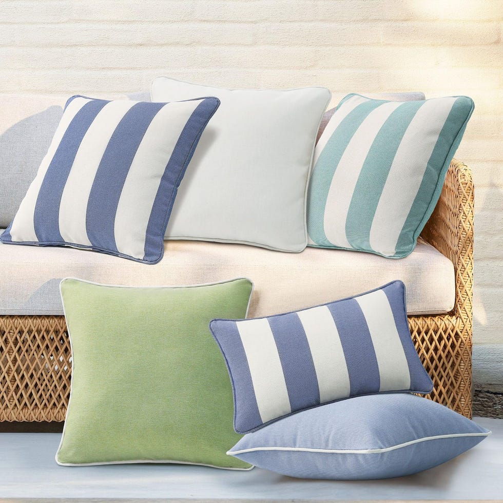 Outdoor throwing pillow set from 4 Outdoor throwing pillow set from 4