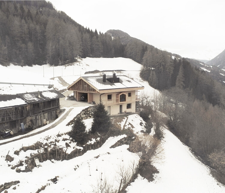 House for Lisa and Bert / Alpina Architects - Image 2 of 37