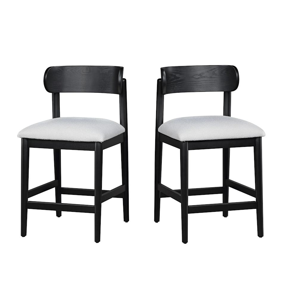 Drew Barrymore dropped a new series of dining room furniture in Walmart