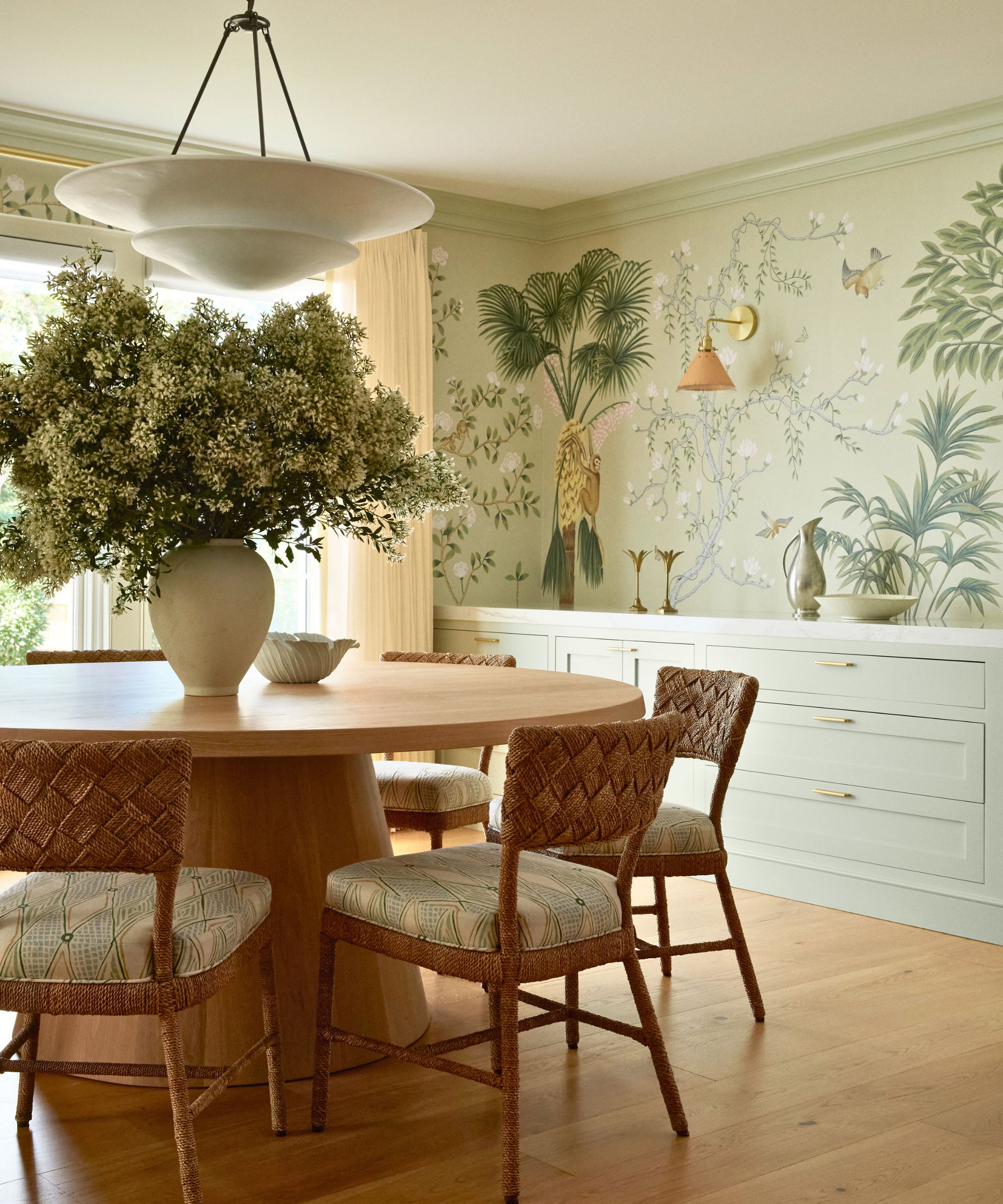 Food tunes and wall wall with tropical pressure