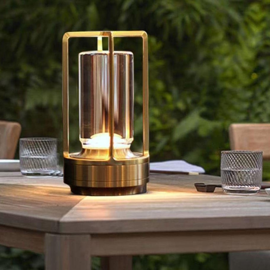Portable metal lamp 