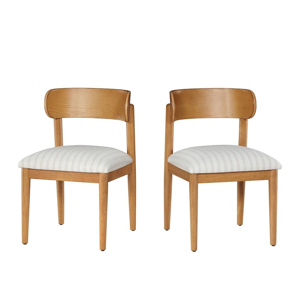 Drew Barrymore dropped a new series of dining room furniture in Walmart