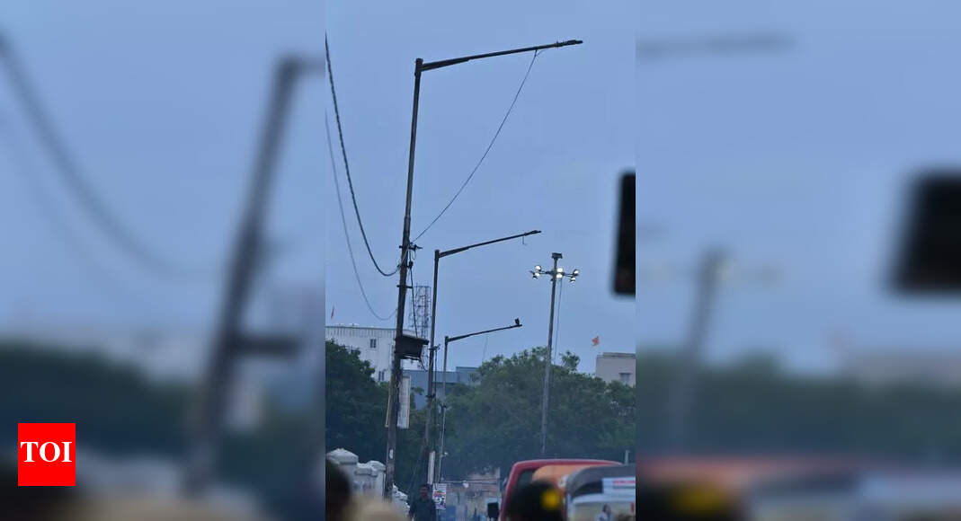 GHMC revolves around faulty street lamps as complaints in abundance | Hyderabad News
