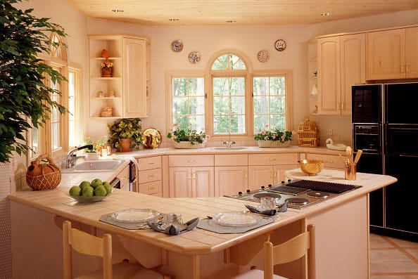 1990s bright, sunlit kitchen interior (photo of a Tefen/Classicstock/Getty pictures)