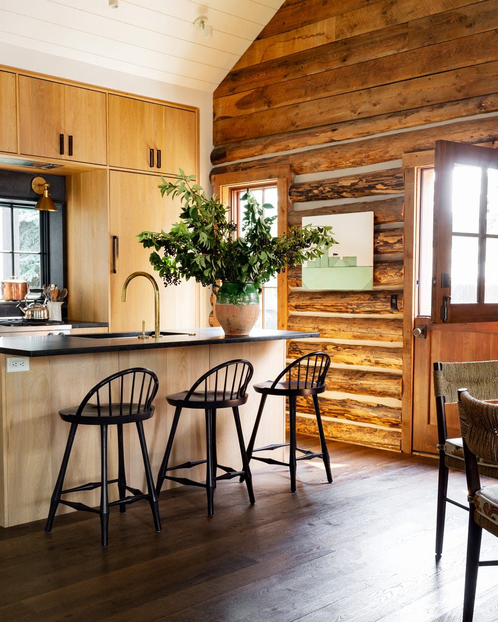 Emily Janak Teton Mountains, Jackson Hole, Wyoming Home Kitchen Oapstone is a lively finish, says Janak.