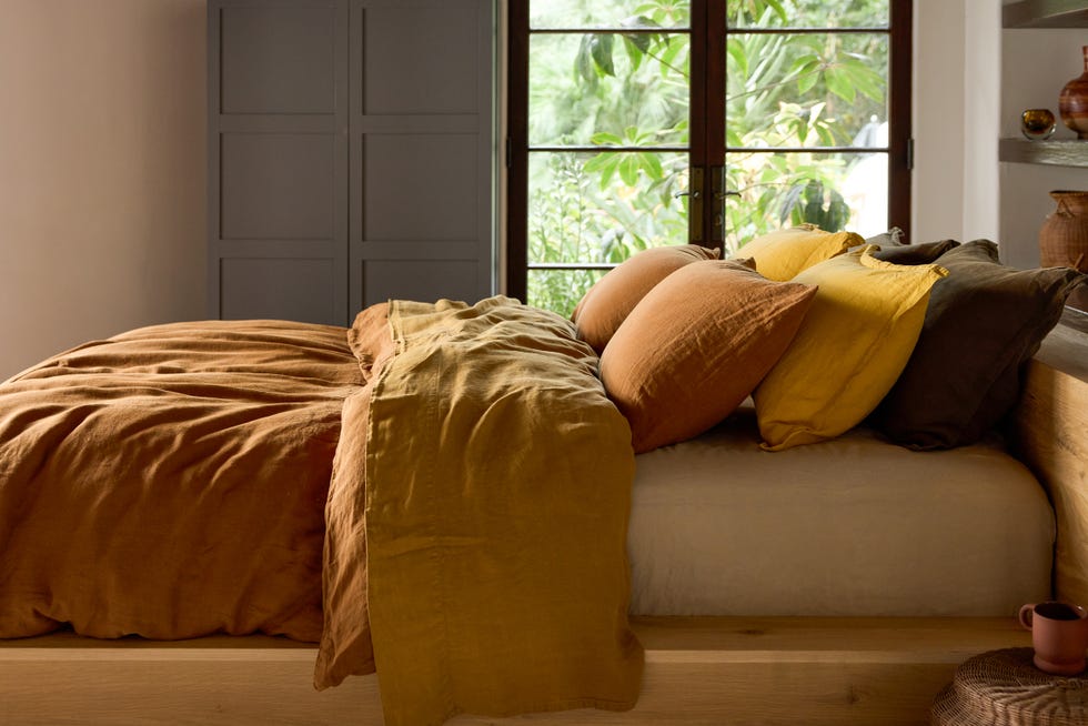 Linen bed cover sets