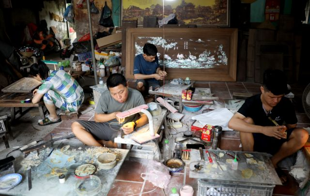 The timeless art of Chuyên Mỹs Perlmutter Inlay
