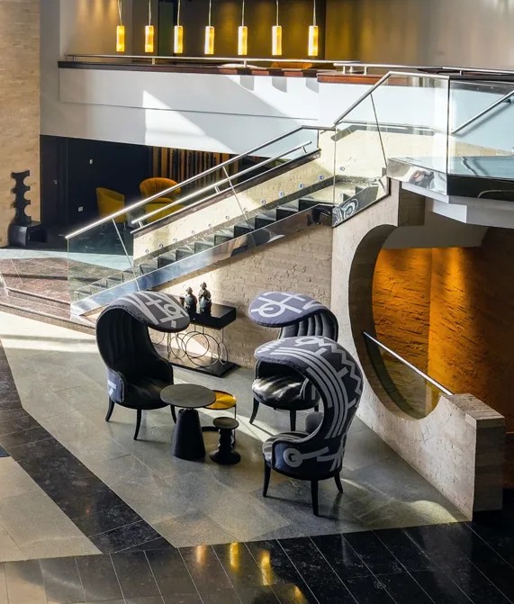 A stay of a world traveler in the Nairobi's Tribe Hotel