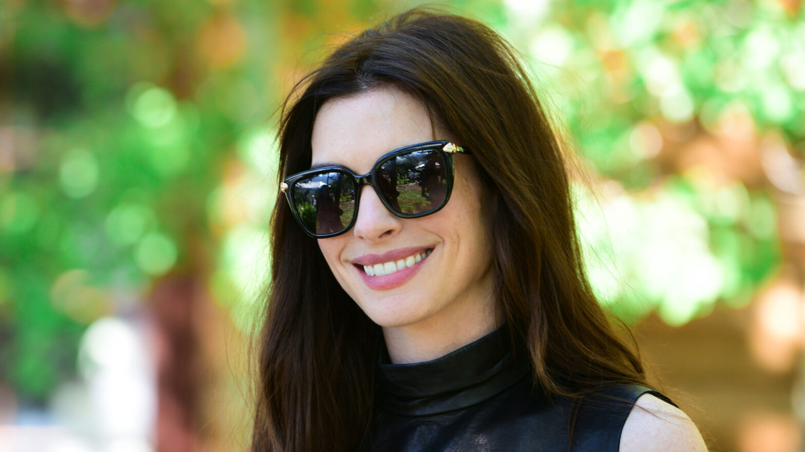 Anne Hathaways NY Terrace has solved my summer hosting problems