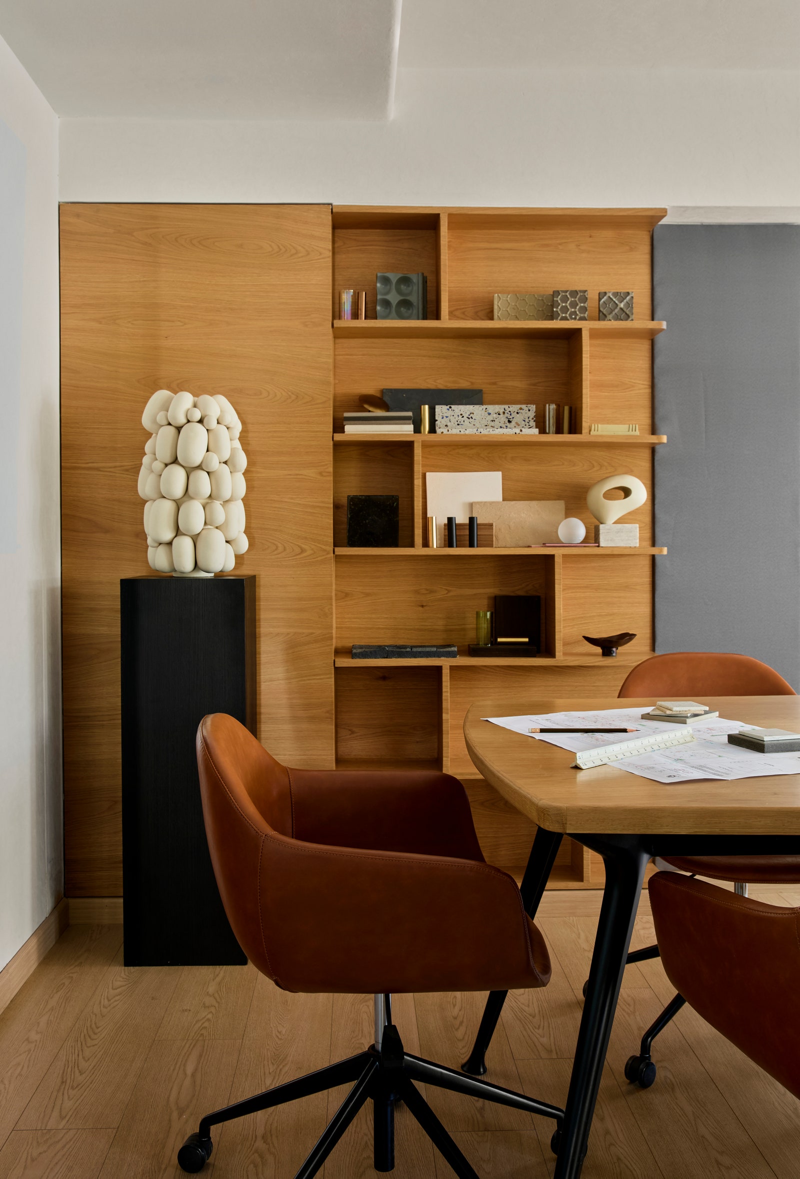In the interior in the interior in the interior design furniture table, wooden desk electronic loudspeaker animal and bird can contain