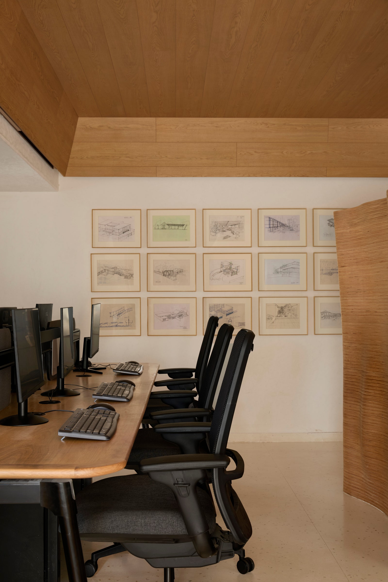 Image can contain interior designers in the interior design computer -Hardware -kcomputer -iczentor -kelteilen-ekteilen-kteonik and hardware