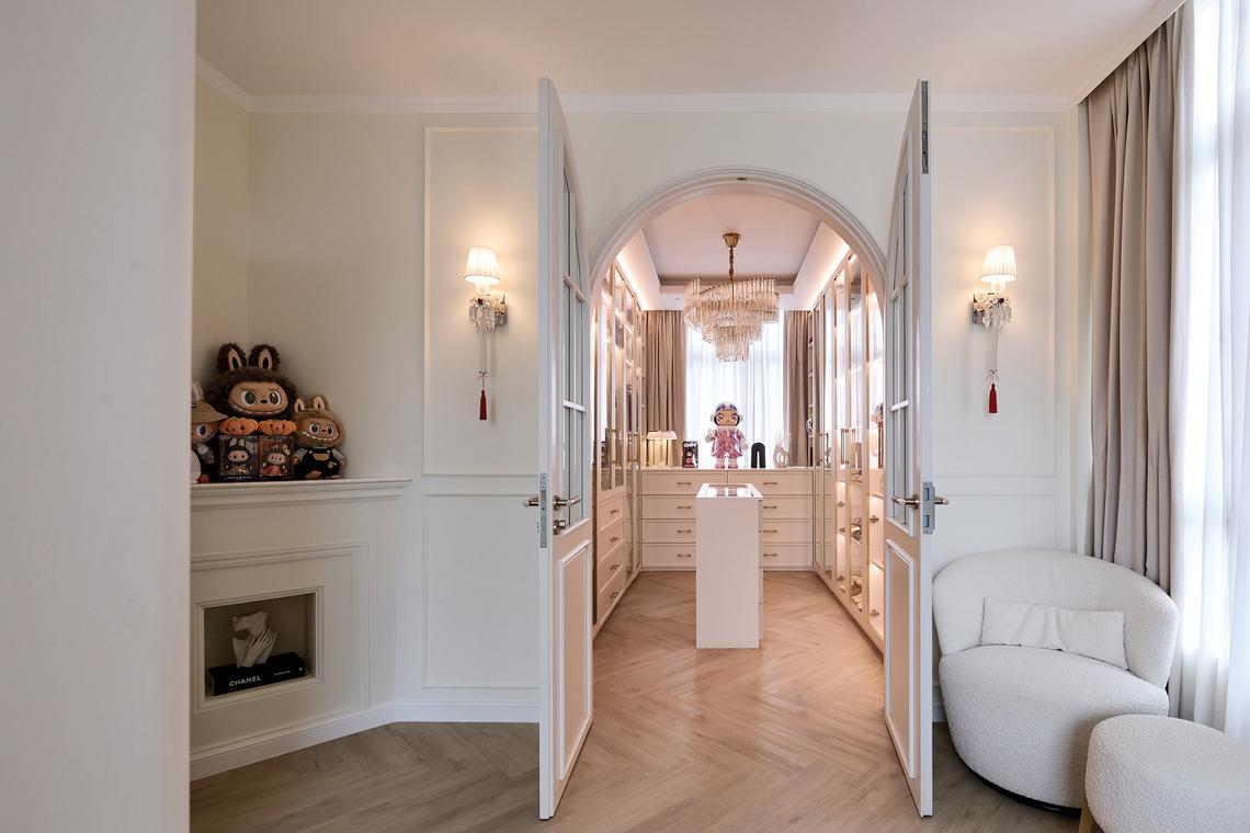 The chic at home: lawyer luxurious half -roofing house