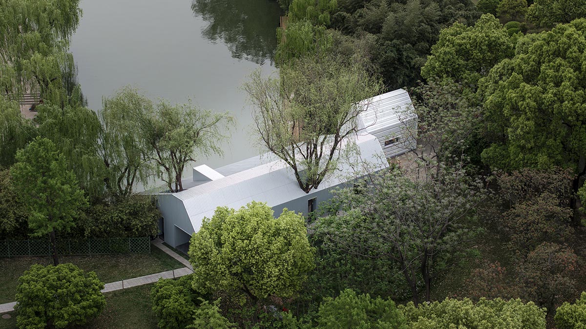 Wutopia Lab creates a light shimmer in a charming green with the Seehaus in Shanghai 