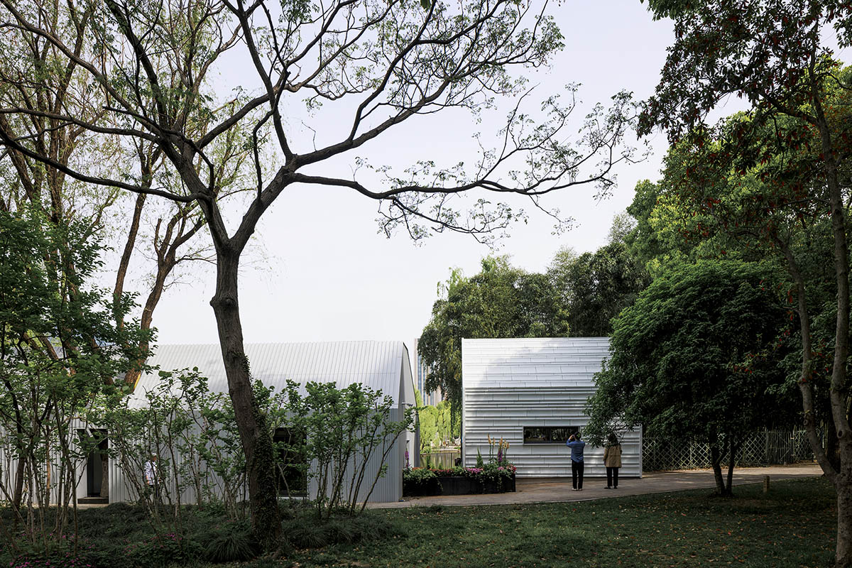 Wutopia Lab creates a light shimmer in a charming green with the Seehaus in Shanghai 