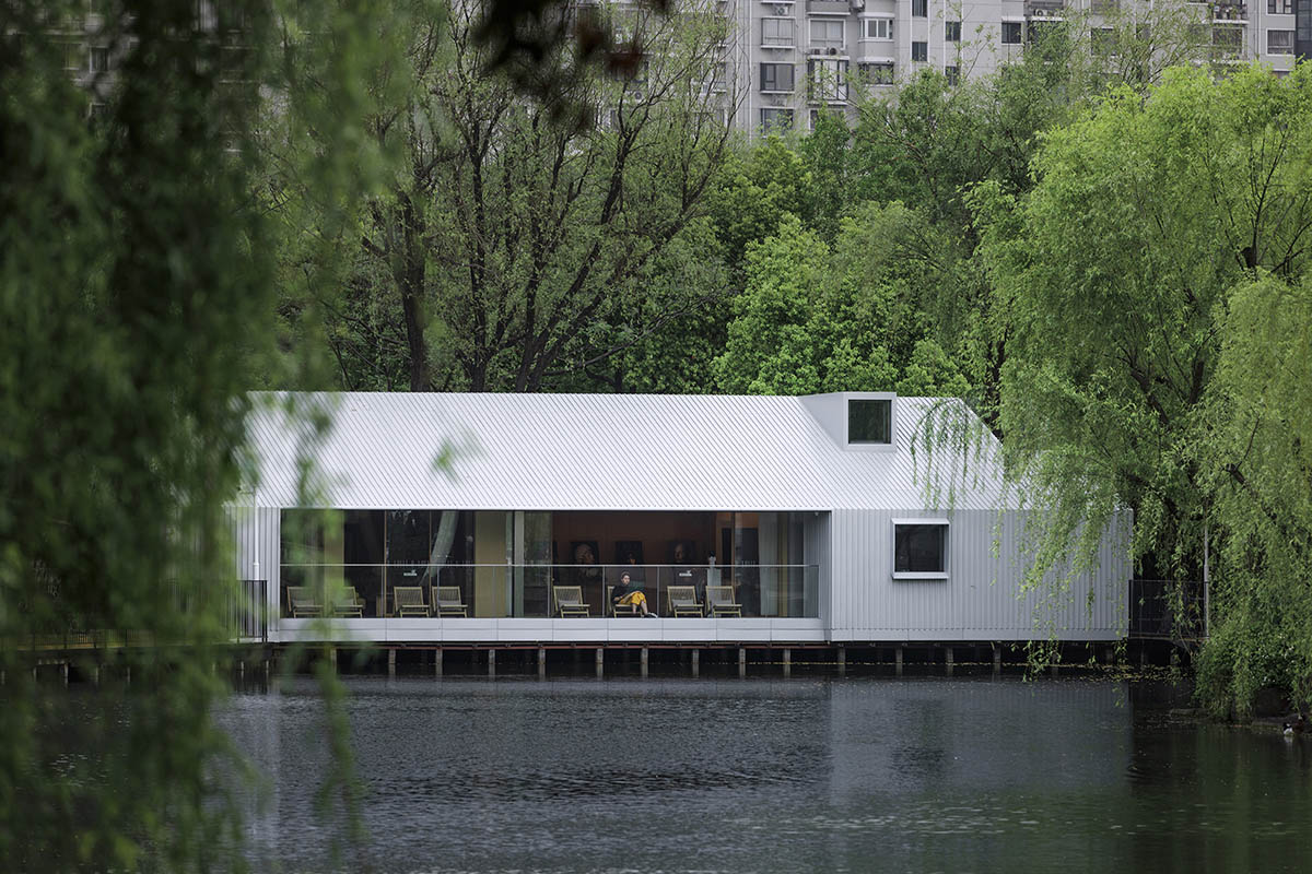 Wutopia Lab creates a light shimmer in a charming green with the Seehaus in Shanghai 