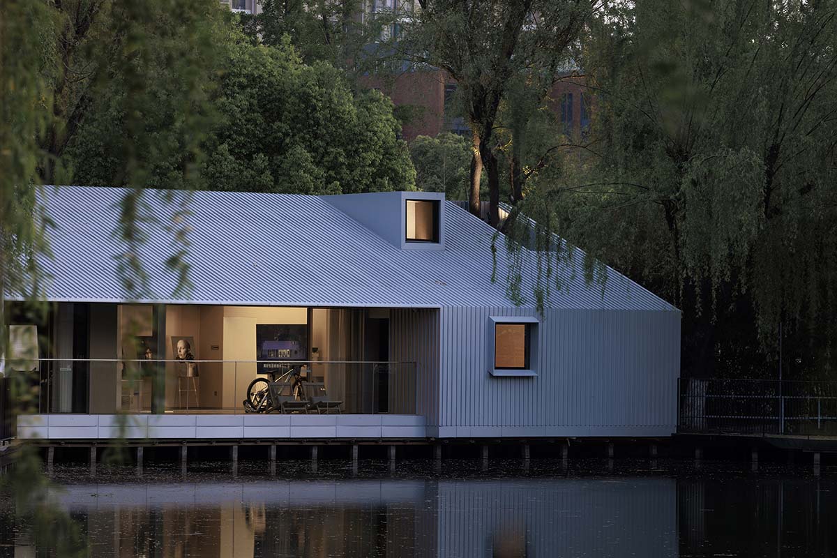 Wutopia Lab creates a light shimmer in a charming green with the Seehaus in Shanghai 