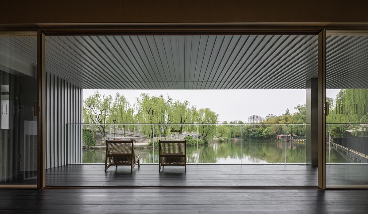 Wutopia Lab creates a light shimmer in a charming green with the Seehaus in Shanghai 