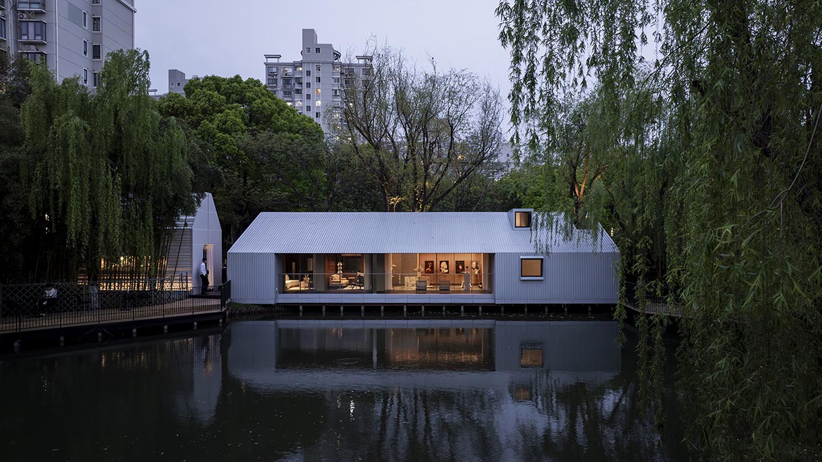 Wutopia Lab creates a light shimmer in a charming green with the Seehaus in Shanghai 
