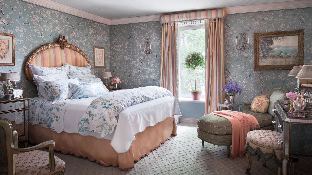 How to stye a bed like a designer (2025)