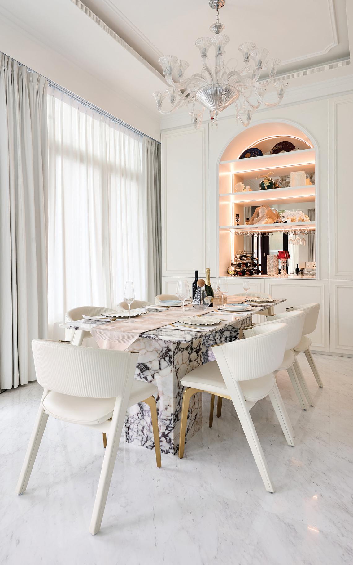 The chic at home: lawyer luxurious half -roofing house