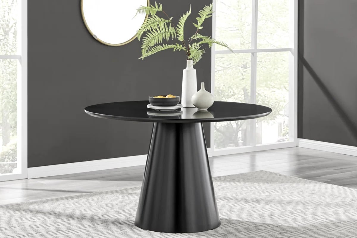 This breathtaking dining table is sold and thousands talk about it