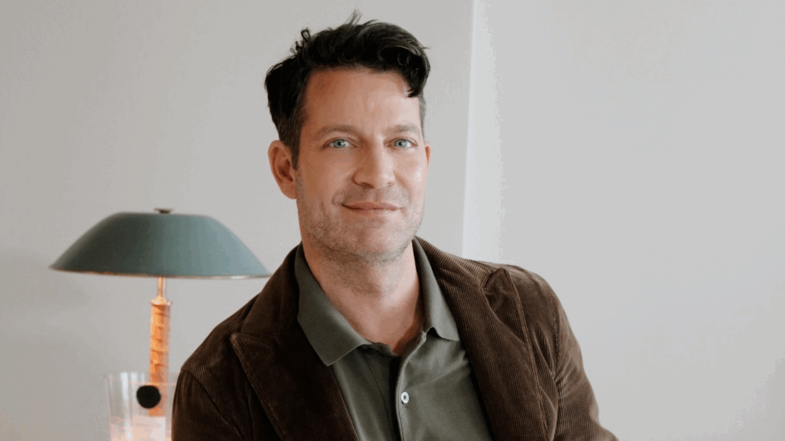 Here is the reason why Nate Berkus' trick with several seating areas is the perfect way to design your living room