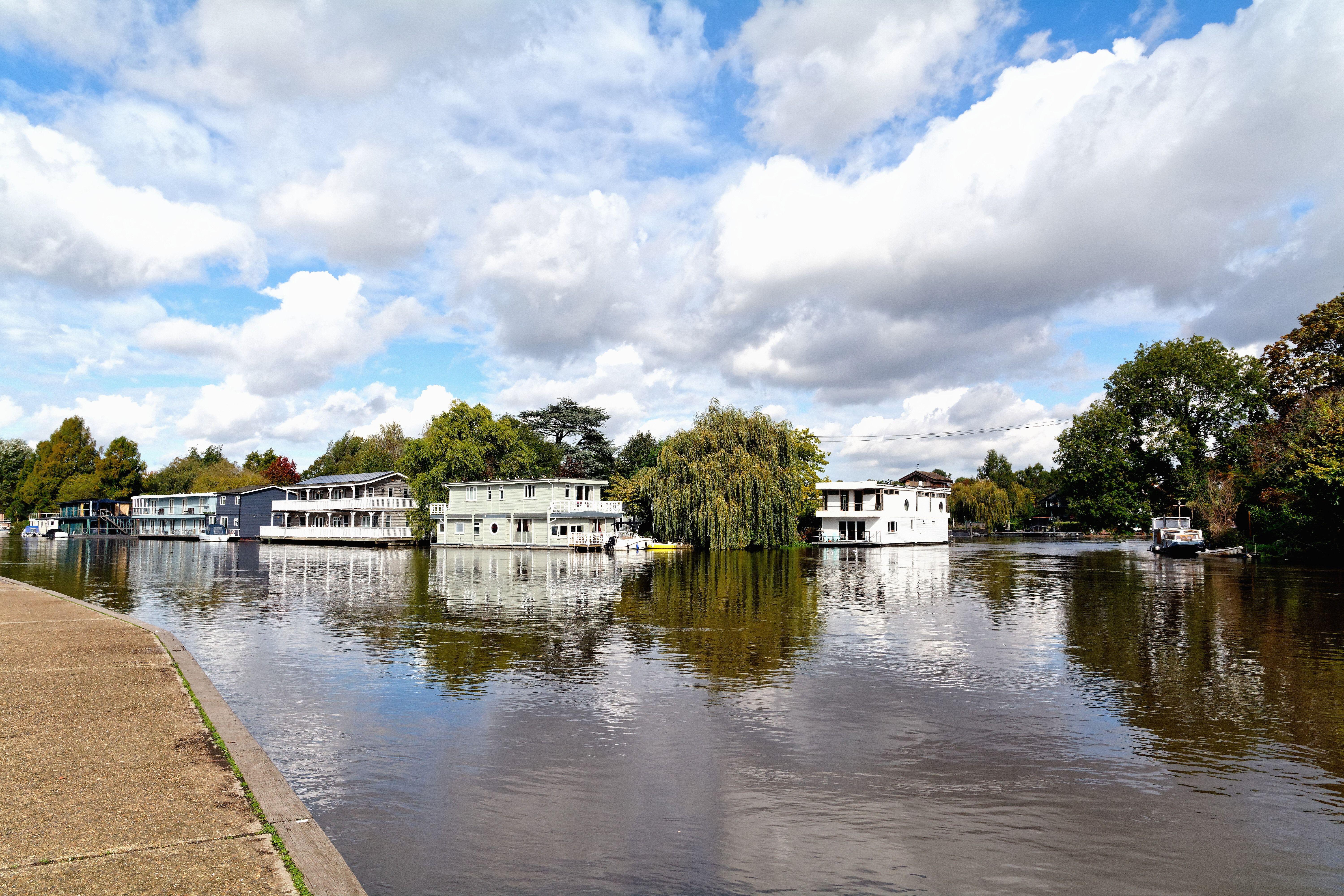 Houseboats attached to the Thames.