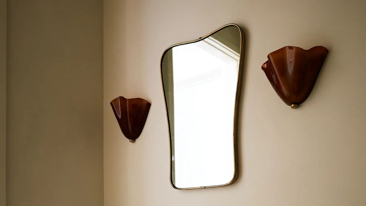 Glass wall lights trend 2025: organic shapes and lively colors