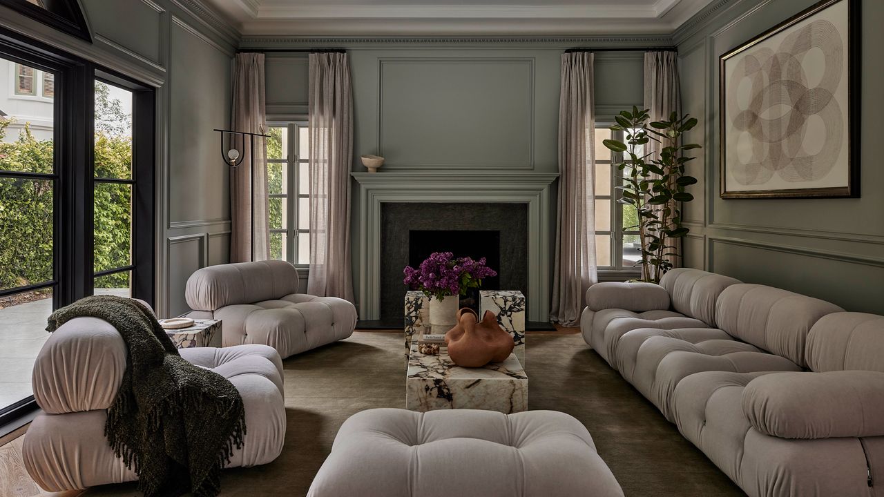 A California house again covers its French contemporary roots with cloud -like details