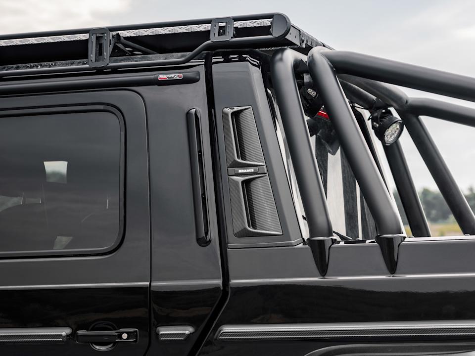 This two-story light bar was made for a $ 1.3 million Mercedes G-Wagon