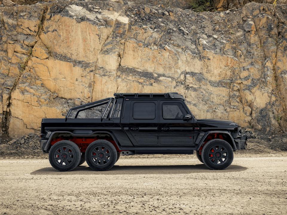 This two-story light bar was made for a $ 1.3 million Mercedes G-Wagon