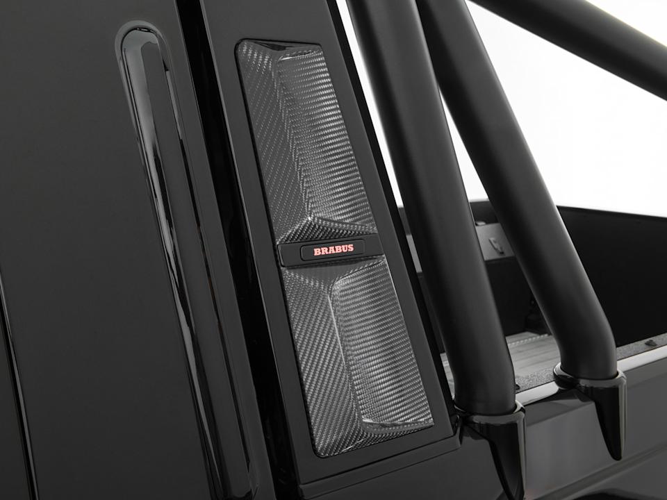 This two-story light bar was made for a $ 1.3 million Mercedes G-Wagon