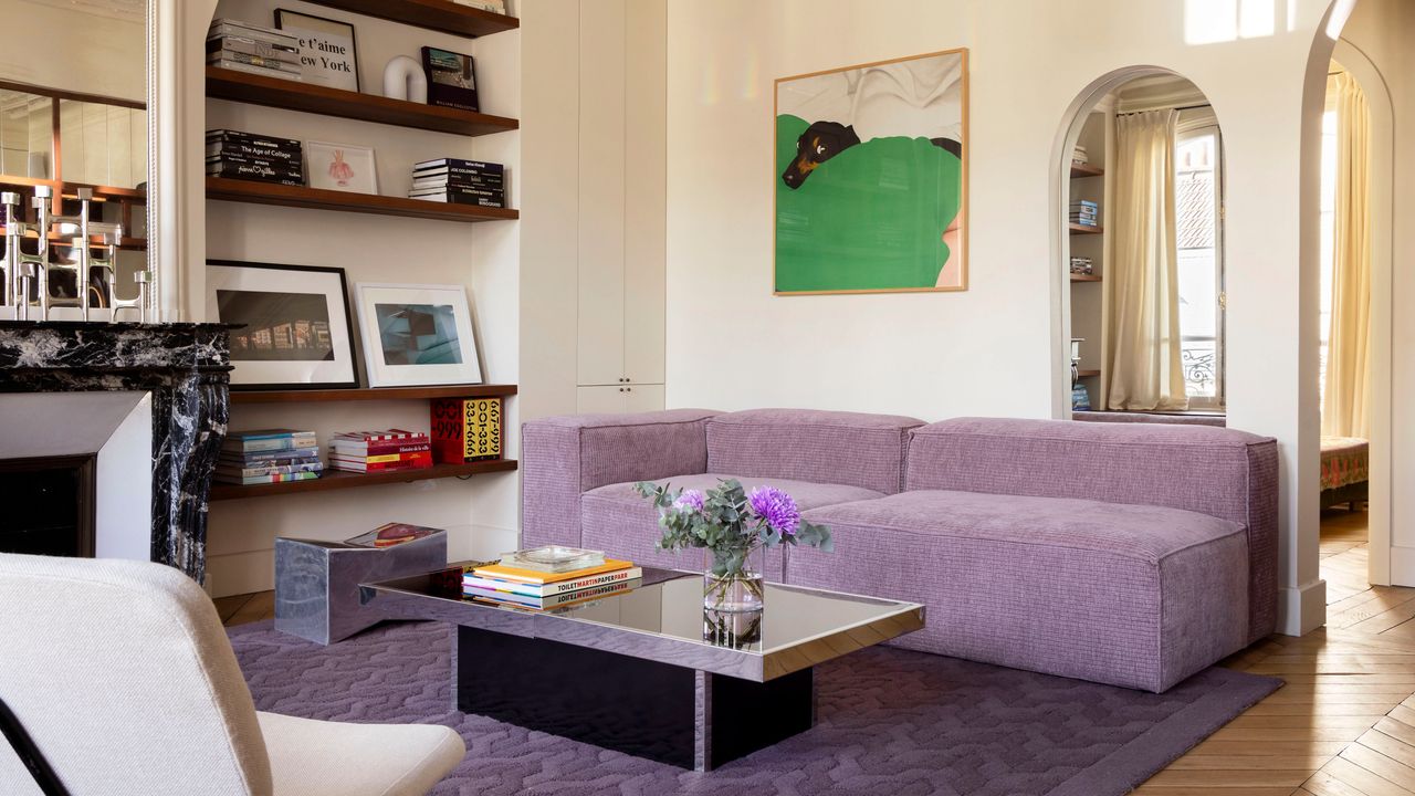 The 657 square meter apartment of a French architect prioritizes stylish entertainment