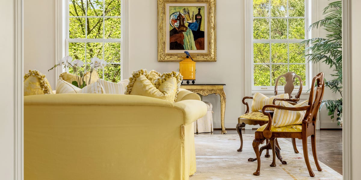 Enter Lee Radziwill's former Parkside apartment, which is currently listed for $ 17 million