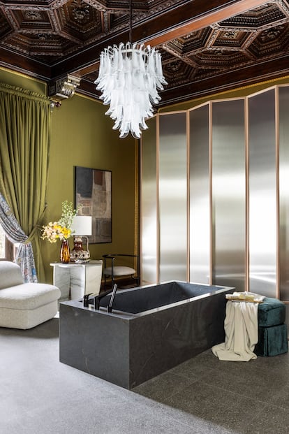 'Metallic Harmony' bathroom, which was designed by Erico Navazo for the Strohm Teka room in Casadecor.