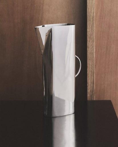 Stainless steel water jug ​​from Zara at home.