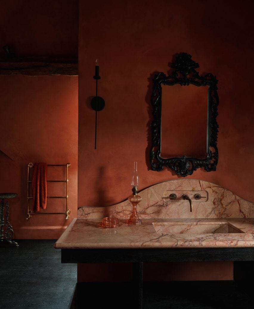 Bathroom in Terracotta-T tones in the British farmhouse