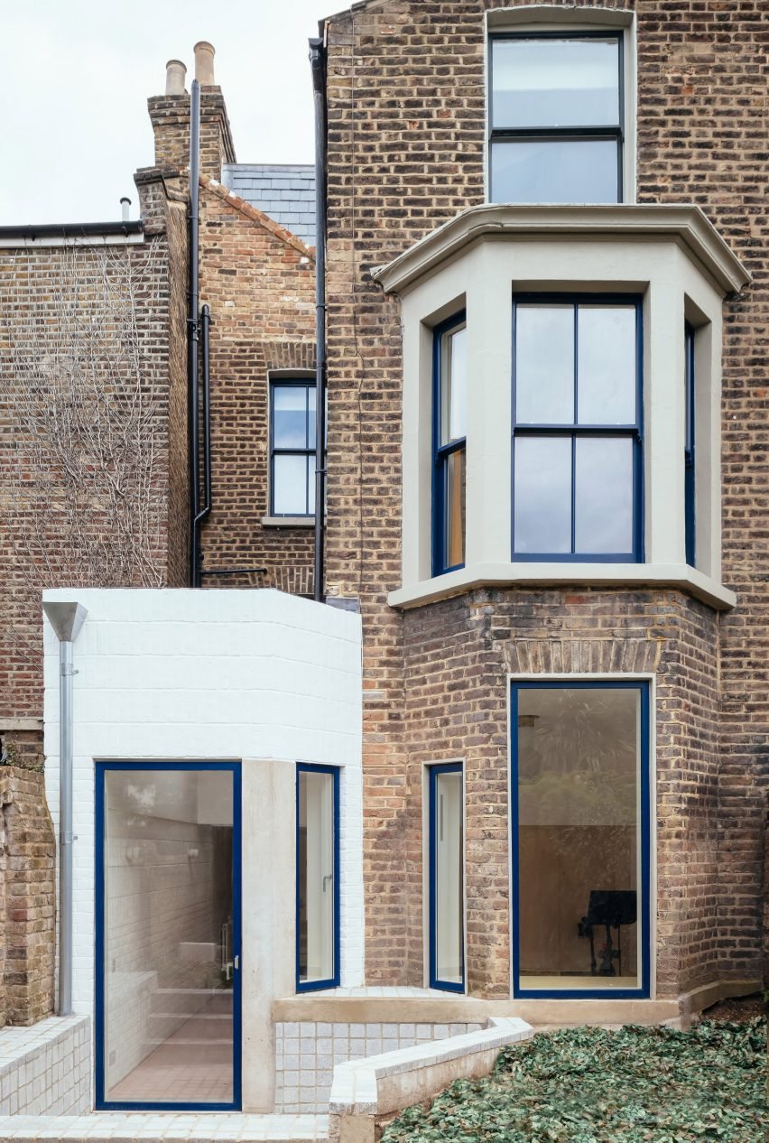Erken window extension to the Victorian terrace