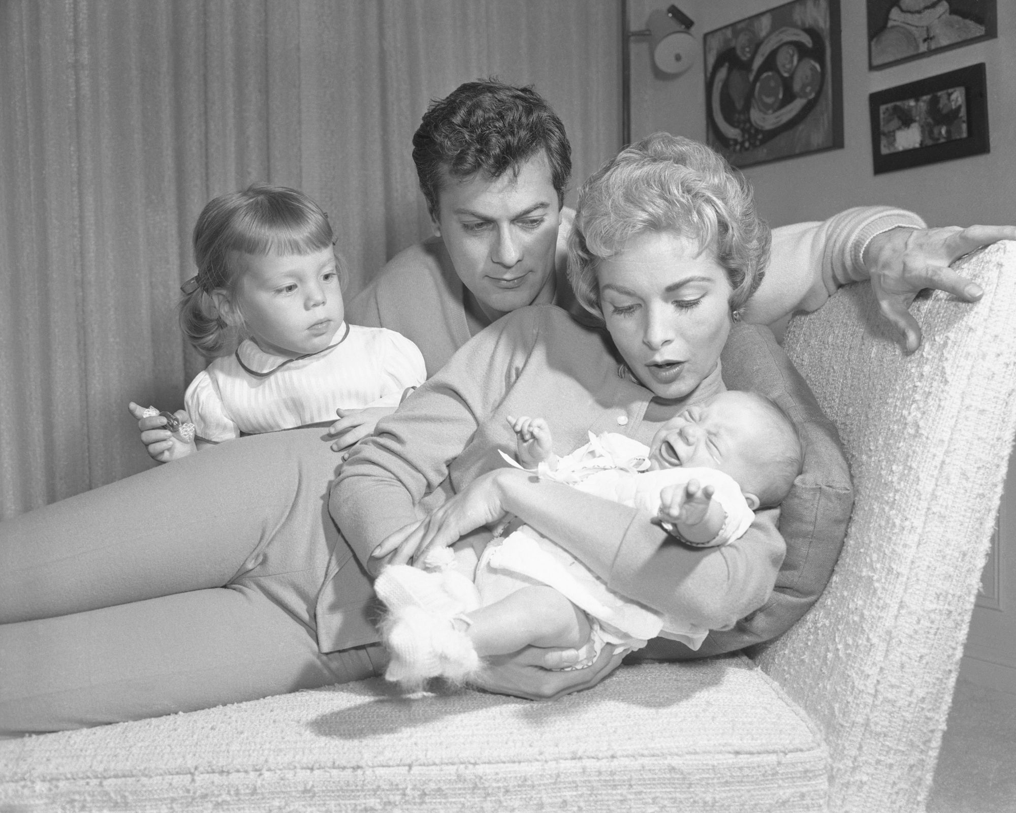 Janet Leigh and Tony Curtis keep a baby Jamie Lee Curtis