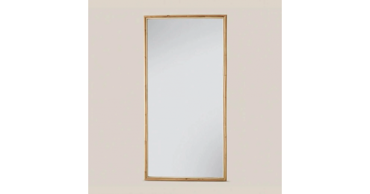 Round and large wall mirror Form 2025 inner construction trends in Dubai