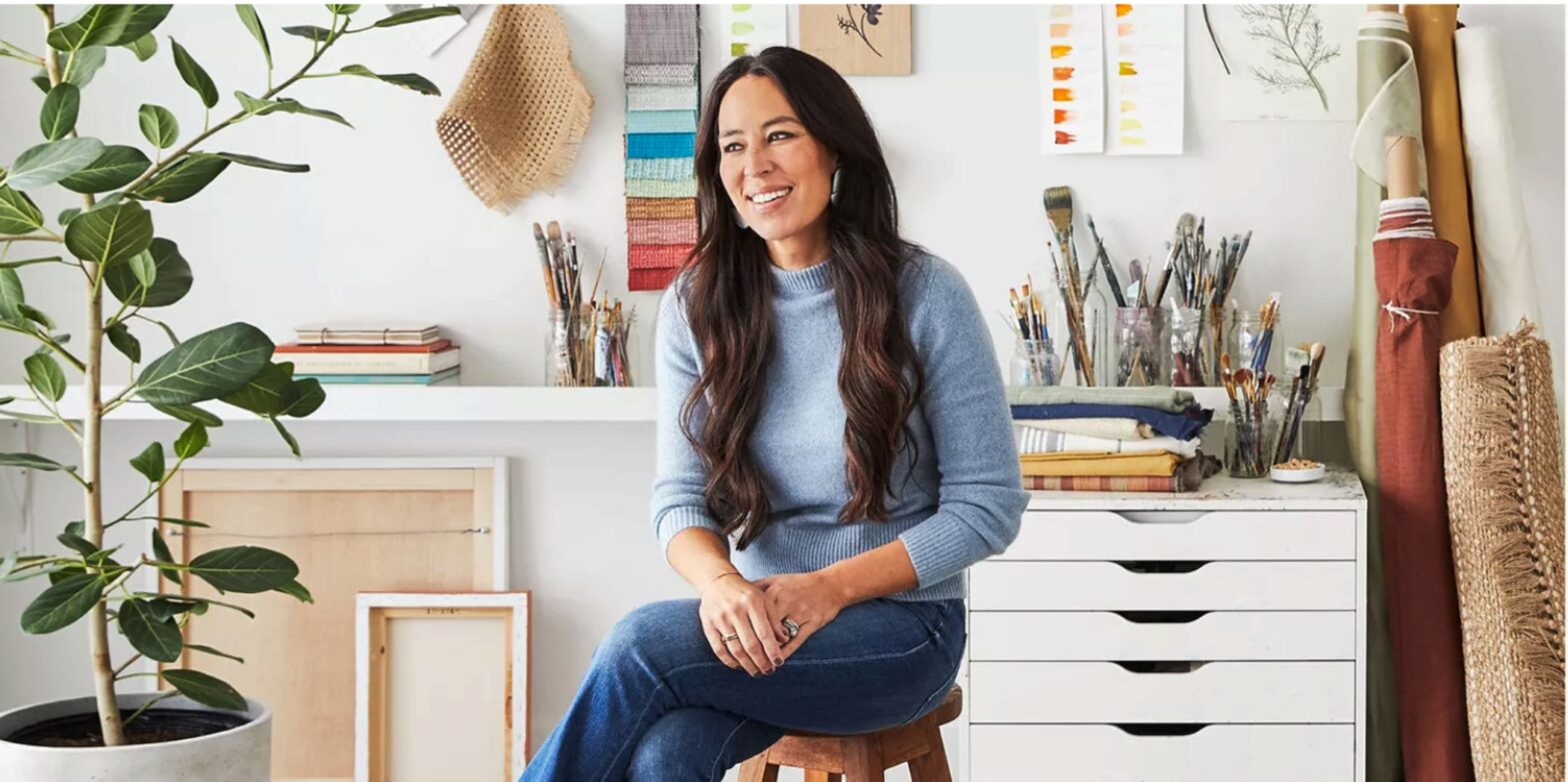 Joanna Gaines' Lake House entrance is a nostalgic view of autumn color trends