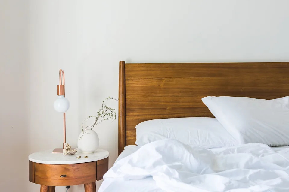 Bed with white leaves