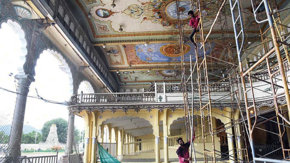 Fleing palace preparations for navarathri